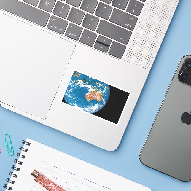 Sticker La Planète Terre Montre Des Nuages Sur L'Australie (Ordinateur portable avec iPhone)