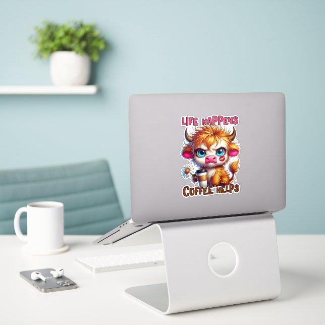 Sticker La vie arrive, le café aide  (Ordinateur portable sur le bureau)