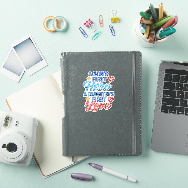 Sticker Le premier héros d'un fils, le premier amour d'une (Couverture iPad)