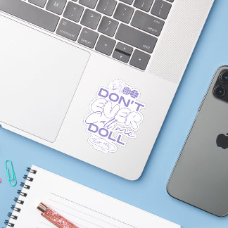 Sticker Lola "Ne m'appelle jamais poupée"