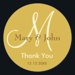 Sticker Mariage de Merci d'or métallique<br><div class="desc">Stickers initiaux avec nom de mariée et mariée, date du mariage et un message de remerciement à l'express de votre gratitude le jour de votre mariage ou toute occasion spéciale. Cet autocollant mariage monogramme est en arrière - plan couleur or métallique.Plus de couleurs sont disponibles pour votre choix. Vous pouvez...</div>