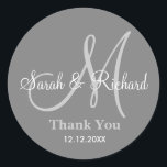 Sticker Mariage Merci gris<br><div class="desc">Stickers initiaux avec nom de mariée et mariée, date du mariage et un message de remerciement à l'express de votre gratitude le jour de votre mariage ou toute occasion spéciale. .Ce sticker mariage monogramme est en gris.Plus de couleurs sont disponibles pour votre choix. Vous pouvez également customiser la couleur et...</div>