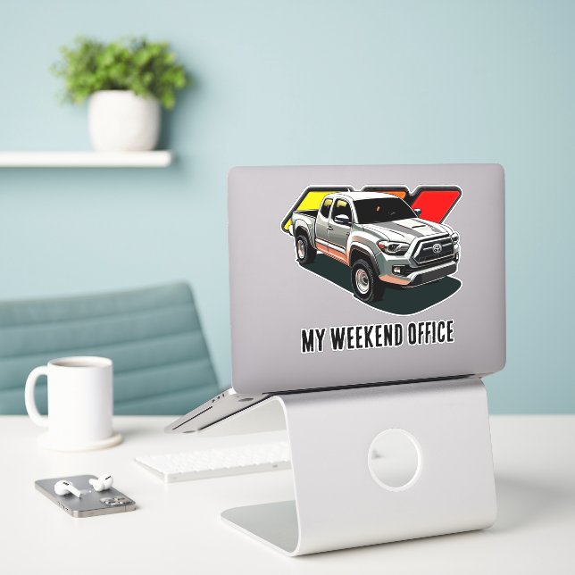 Sticker Mon Week-End Office Tacoma Hors-route Pickup (Ordinateur portable sur le bureau)
