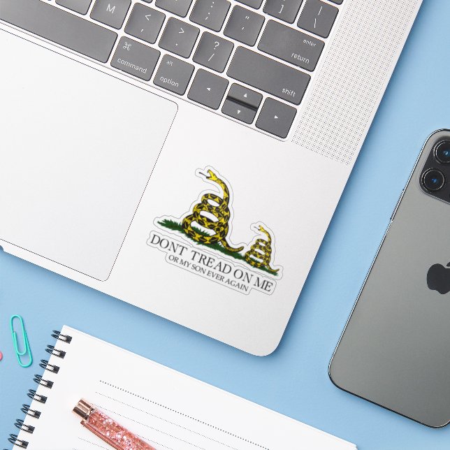 Sticker Ne Marche Pas Sur Moi Ou Mon Fils Gadsden Flag Mem (Ordinateur portable avec iPhone)
