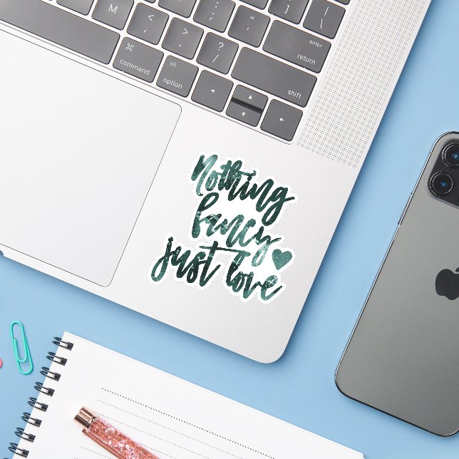 Sticker Nothing Fancy Just Love | Scrapbook Vert Sarcelle (Ordinateur portable avec iPhone)