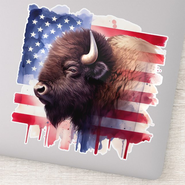 Sticker Œuvre d'art majestueuse représentant des bisons am (Majestic American Bison & Patriotic Flag Artwork. Sticker)