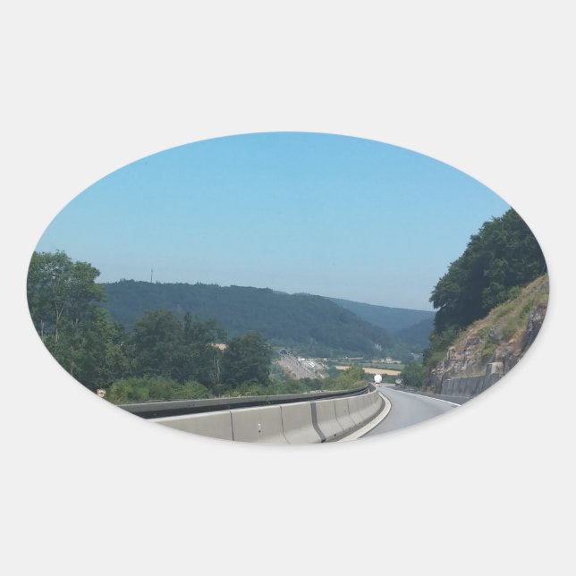 Sticker Ovale Car Holiday Mountains (Devant)