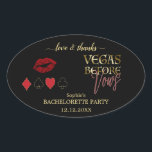 Sticker Ovale Glam Gold Vegas avant Vows Casino Bachelorette<br><div class="desc">Vegas Avant Vows Bachelorette Week-end! Ce design présente la typographie "Vegas Before Vows" avec superposition de dégradé or et effet de texte néon,  lèvres rouges,  combinaison de cartes. Utilisez l'outil Personnaliser pour ajouter vos informations. Pour plus d'informations,  visitez s'il vous plaît,  mon Casino Bachelorette Collection.</div>