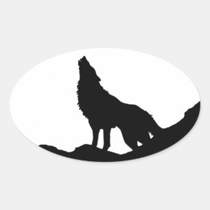 Sticker Ovale Loup solitaire debout sur une colline