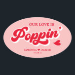 Sticker Ovale Mariage Rouge et Pink Popcorn Retro Faveur<br><div class="desc">Parfait pour ajouter une touche de fantaisie à votre journée spéciale ! Ces faveurs de mariage uniques sont idéales pour un mariage kitsch, un mariage super ou un mariage branché. Parfait pour un mariage éclectique ou un mariage rétro avec des thèmes comme le rétro Vegas mariage, le disco mariage ou...</div>