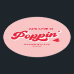 Sticker Ovale Mariage Rouge et Pink Popcorn Retro Faveur<br><div class="desc">Parfait pour ajouter une touche de fantaisie à votre journée spéciale ! Ces faveurs de mariage uniques sont idéales pour un mariage kitsch, un mariage super ou un mariage branché. Parfait pour un mariage éclectique ou un mariage rétro avec des thèmes comme le rétro Vegas mariage, le disco mariage ou...</div>