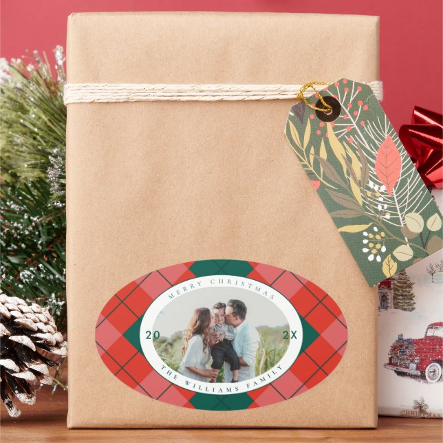 Sticker Ovale Red and Green Plaid Family Photo Merry Christmas (vacances)