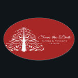 Sticker Ovale Red Christmas Tree Winter Wedding Enregistrer la d<br><div class="desc">Customisez le festif Red Christmas Tree Winter Wedding Save the Date Stickers en ajoutant les noms personnels de la mariée et du marié et la date de la cérémonie de mariage de décembre. Ces élégants nuptiaux ovales d'hivernage conservent les joints d'enveloppe datant avec un design complexe blanc xmas arbre avec...</div>
