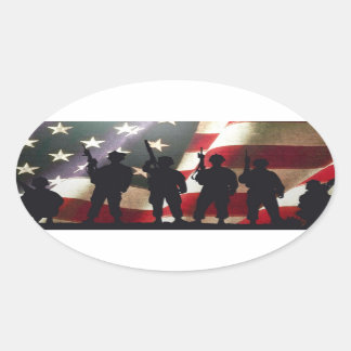 Sticker Ovale Silhouettes des soldats patriotiques