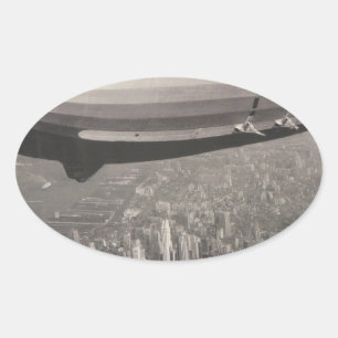 Sticker Ovale Zeppelin au-dessus de New York City