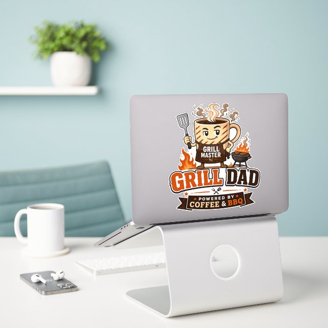 Sticker Papa Grill Powered By Café Et BBQ Drôle Papa (Ordinateur portable sur le bureau)