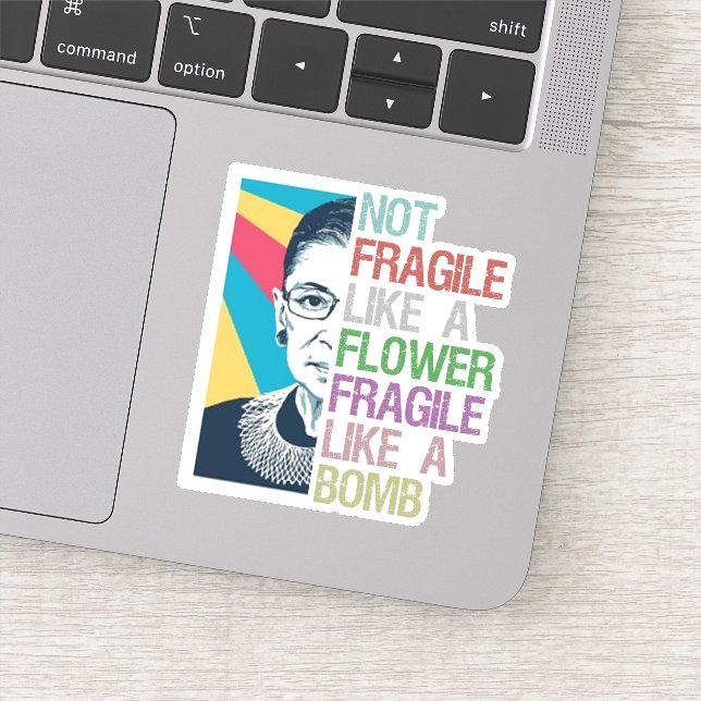 Sticker Pas fragile comme une fleur fragile comme une bomb (Détail)