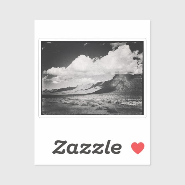 Sticker Paysage vintage de Montagne Noire et Blanche (Feuille)