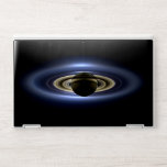 Sticker Pour Ordinateurs HP Saturne Éclipse le Soleil de Cassini Orbiter<br><div class="desc">L'engin spatial Cassini de la NASA s'est caché derrière Saturne, capturant une scène dramatique : la forme majestueuse du géant du gaz, sept de ses lunes, et même un tout petit point pâle de la Terre au loin, le tout éclairé par le soleil qui filtre à travers les anneaux. Ce...</div>