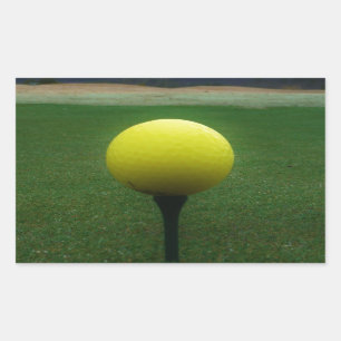 Sticker Rectangulaire Bal de golf jaune sur un terrain de golf de montag