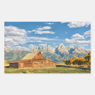 Sticker Rectangulaire Cabine de journal près de la chaîne de montagnes