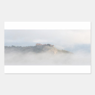 Sticker Rectangulaire Château saigné entouré par des nuages