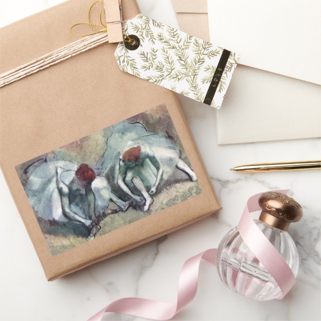 Sticker Rectangulaire Danseuses lacant leurs chaussures par Edgar Degas (Cadeaux)
