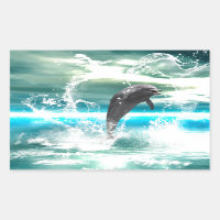 Dauphin saut dans la mer avec des vagues comme coe