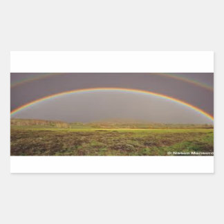 STICKER RECTANGULAIRE DOUBLE COURSE SUR UN BÂTIMENT