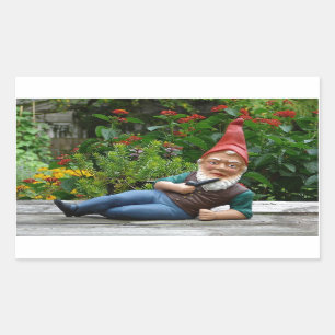 Sticker Rectangulaire Gnome relaxant avec Casquette Père Noël