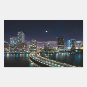 Sticker Rectangulaire Horizon de ville de Miami avec le pont la nuit