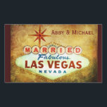 Sticker Rectangulaire Marié à LAS VEGAS fabuleux<br><div class="desc">Utilisant l'accueil iconique au signe de Las Vegas,  voici une conception d'amusement avec marié à Las Vegas fabuleux Nevada.  Le grand décor pour les douches nuptiales,  les mariages,  les parties et le bachelorette parties.</div>