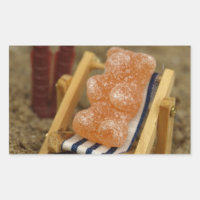 Ours gommeux Se détendre sur la plage