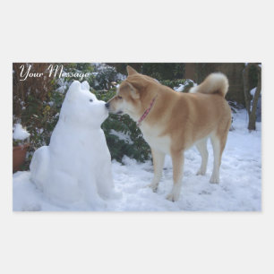 Sticker Rectangulaire photo de mignon akita baiser bonhomme de neige aki