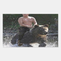 Poutine porte un ours !