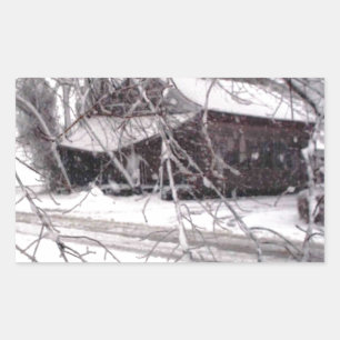 Sticker Rectangulaire Vieille grange à travers les branches Neige hivern