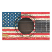 Vieille guitare acoustique avec le drapeau
