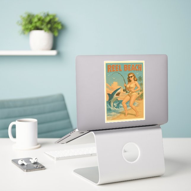 Sticker Reel Beach Shark Fishing Pin-Up Retro Coastal Life (Ordinateur portable sur le bureau)