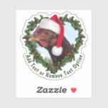 Sticker Rhode Island Red Chicken Wreath Christmas<br><div class="desc">* Un petit poulet de Noël, Scarlet, le poulet rouge de Rhode Island, portant un chapeau de Père Noël mignon dans une couronne en forme de coeur. * Plusieurs options de taille et choisir mat brillant ou transparent! * Ajoutez votre texte, nom de famille, événement, année ou message court, ou...</div>