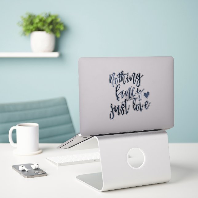 Sticker Rien De Fancy Juste Amour | Moody Navy Blue Mariag (Ordinateur portable sur le bureau)