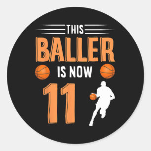 Sticker Rond 11e Anniversaire Basketball - Ce Baller Est Mainte