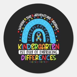 Sticker Rond 1er Jour D'Embrasser Les Différences Maternelle Au
