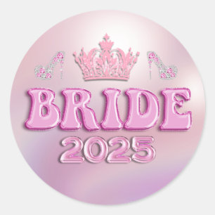 Sticker Rond 2025 mariée couronne rose rétro script fun métalli