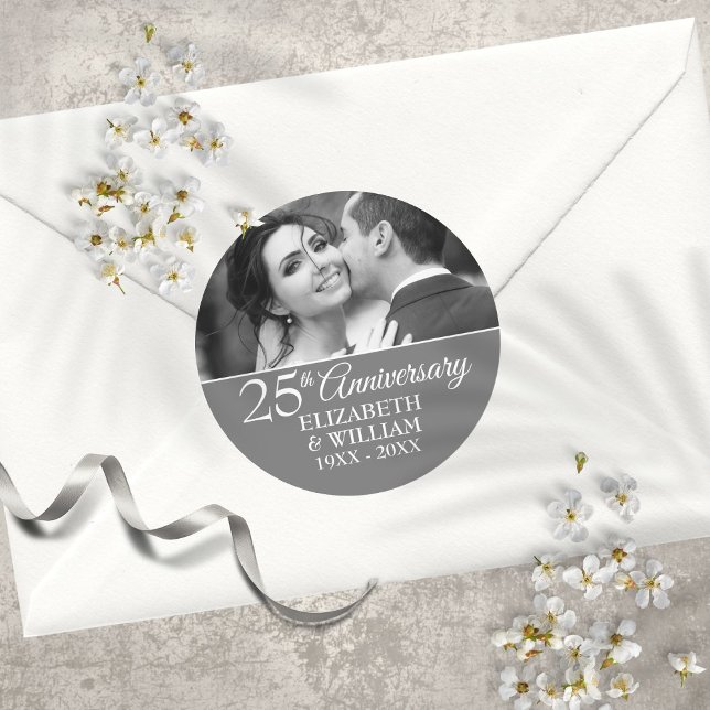 Sticker Rond 25e anniversaire du Mariage Photo Elegant Silver (25th Wedding Anniversary Photo Elegant Silver Classic Round Sticker)