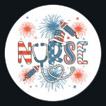 Sticker Rond 4 juillet infirmière patriotique<br><div class="desc">4 juillet Patriotique Nurse American Flag USA Nursing Funny Patriotic Graphic design Cadeau Classic Round Stickers Classic Collection.</div>