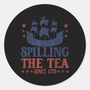 Sticker Rond 4 juillet qui crache le thé depuis 1773 drôle rétr
