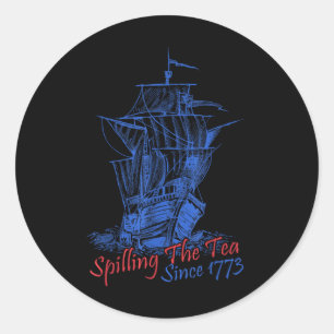 Sticker Rond 4 juillet qui déverse le thé depuis 1773 drôle de
