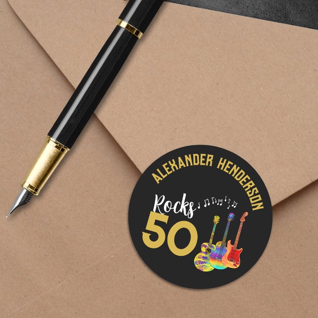 Sticker Rond 50th Birthday Party ajouter Nom Rock and Roll 50 (Personalized Rock and roll 50th birthday sticker funky psychedelic guitar & rocks 50 gold typography)