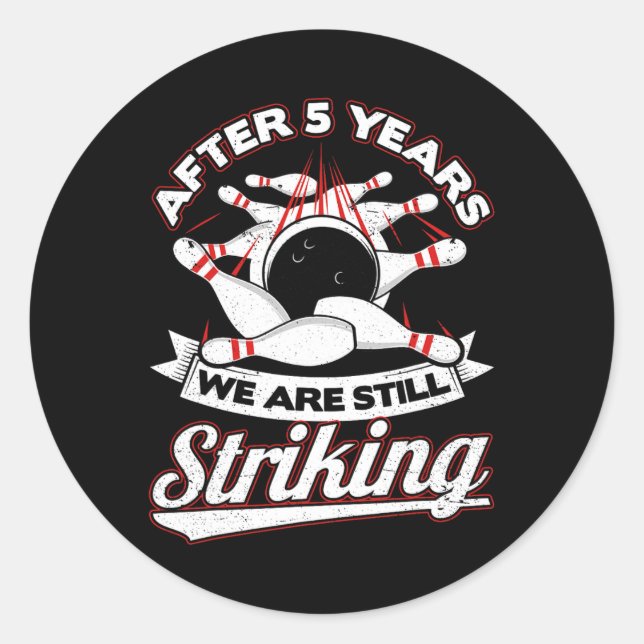 Sticker Rond 5e Mariage Anniversaire de bowling frappant 5 ans  (Devant)