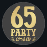 Sticker Rond 65 membres d'équipage 65e anniversaire<br><div class="desc">65 Party Crew 65th Birthday Group Friends Family design Cadeau Classic Round Sticker Classic Collection.</div>